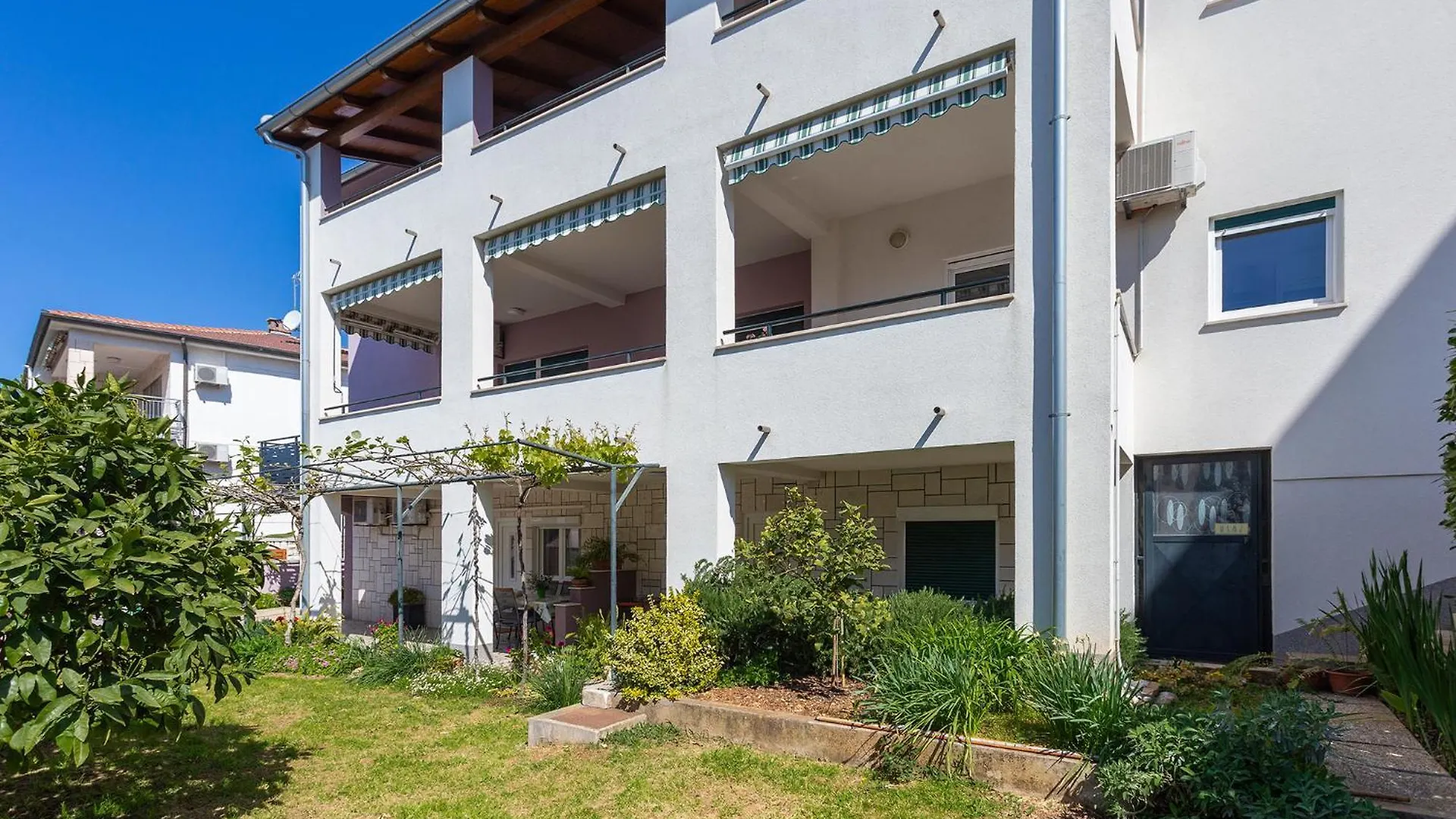Apartments Perka Near Beach Pula Guest house